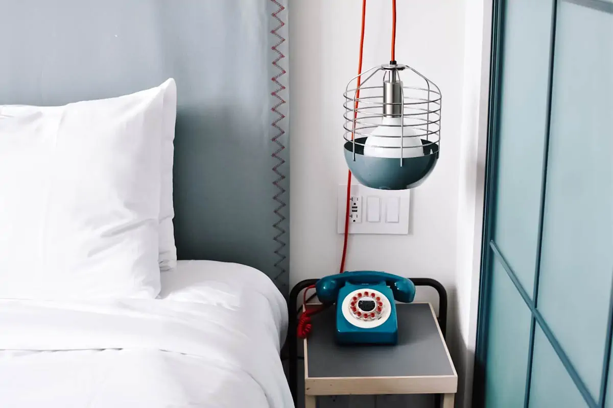 bed-near-telephone