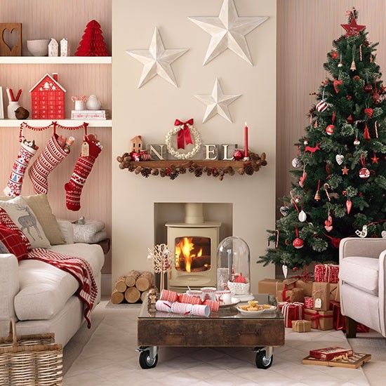 Renter’s Guide: How to decorate a small living room for Christmas