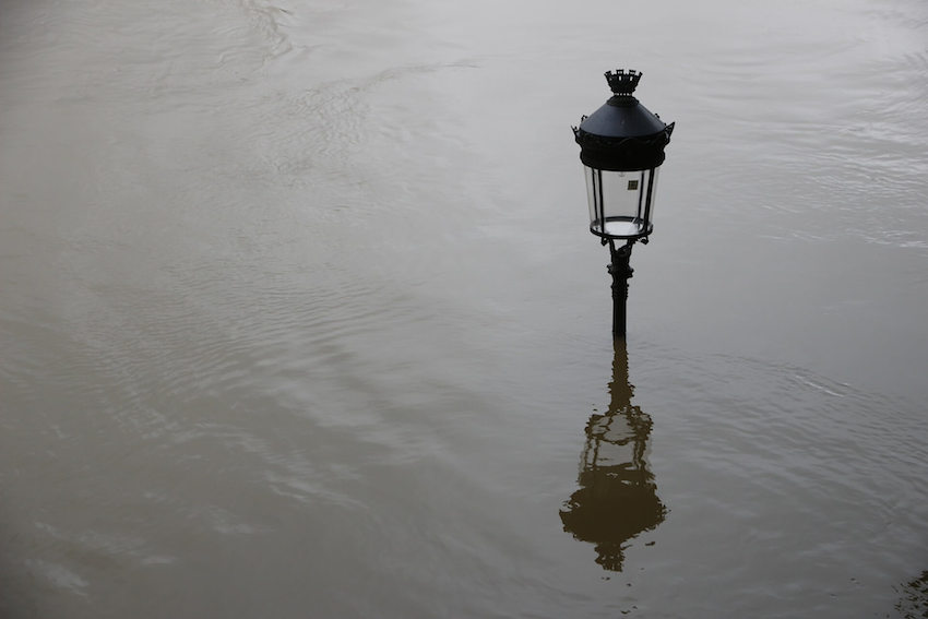 Lamp on a high flood