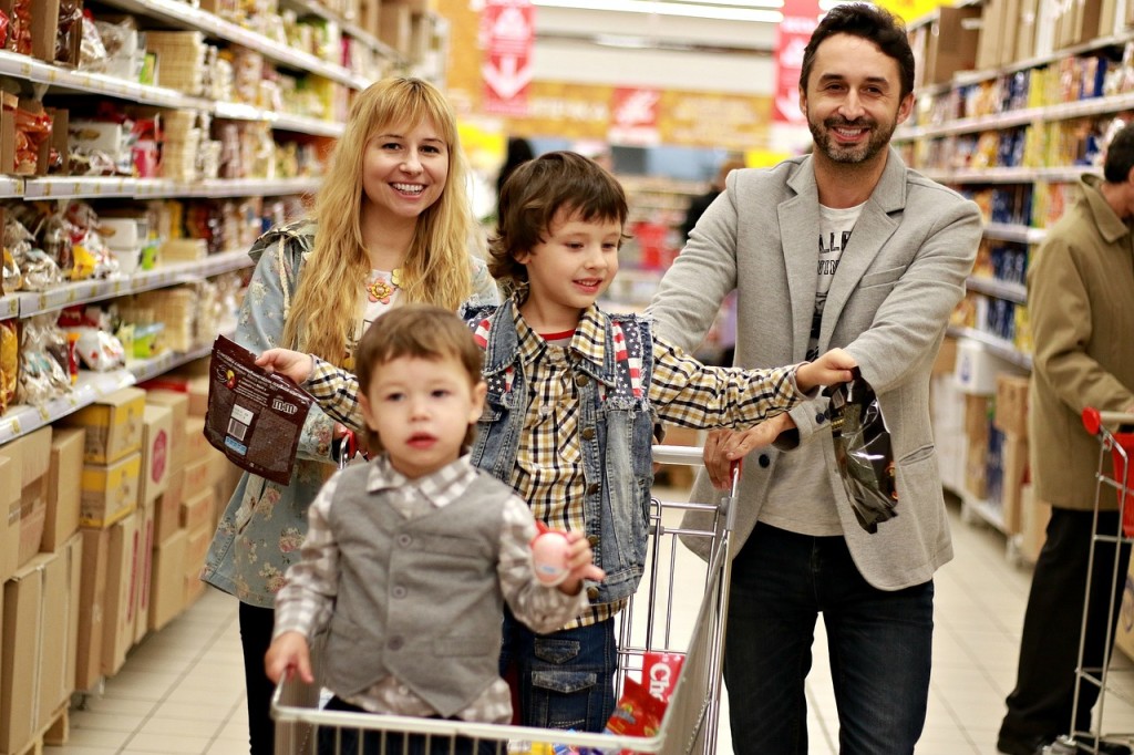 family in grocery shopping