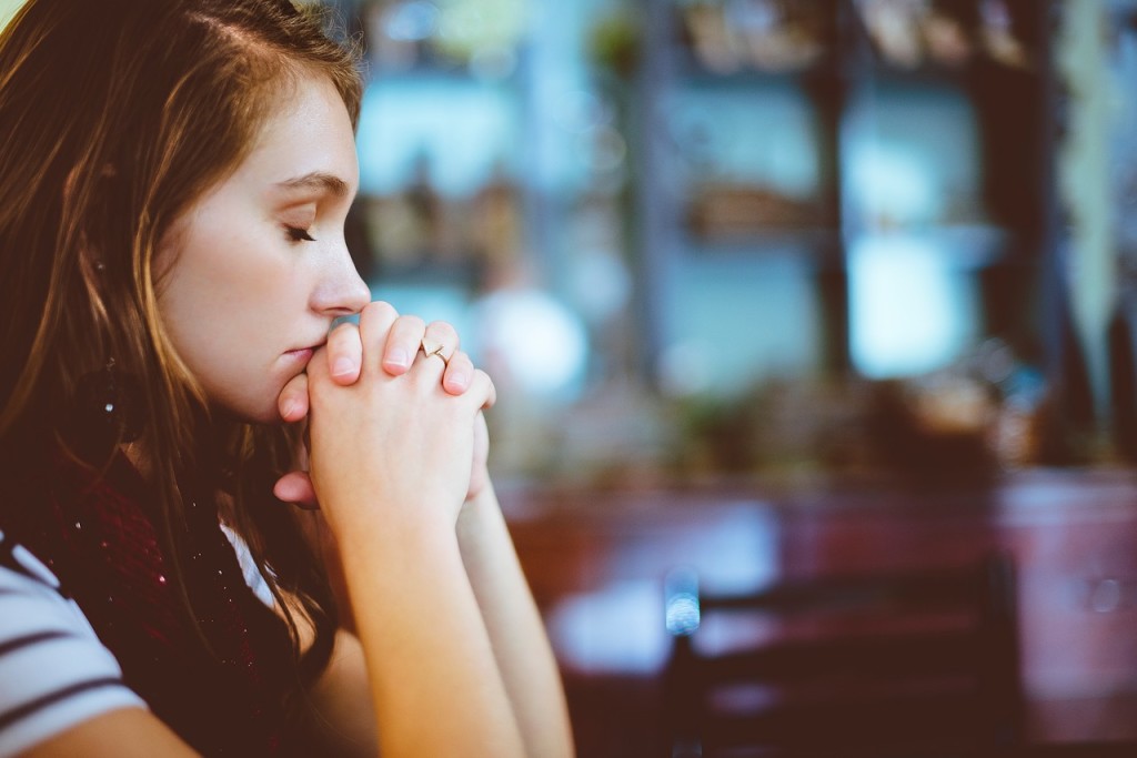 girl praying quiet time