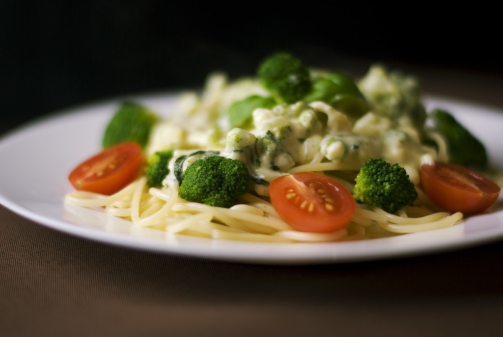 tomato garlic pasta broccoli