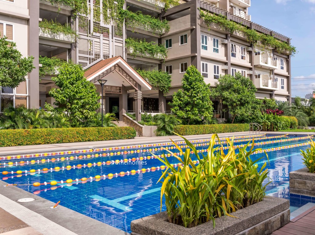 zinia-tower-pool-side